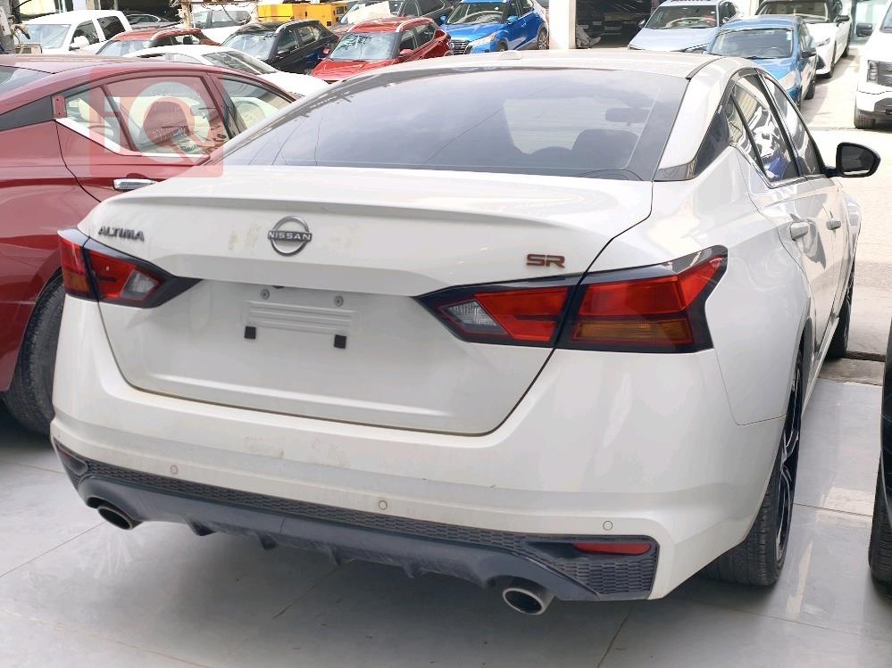 نيسان ألتيما